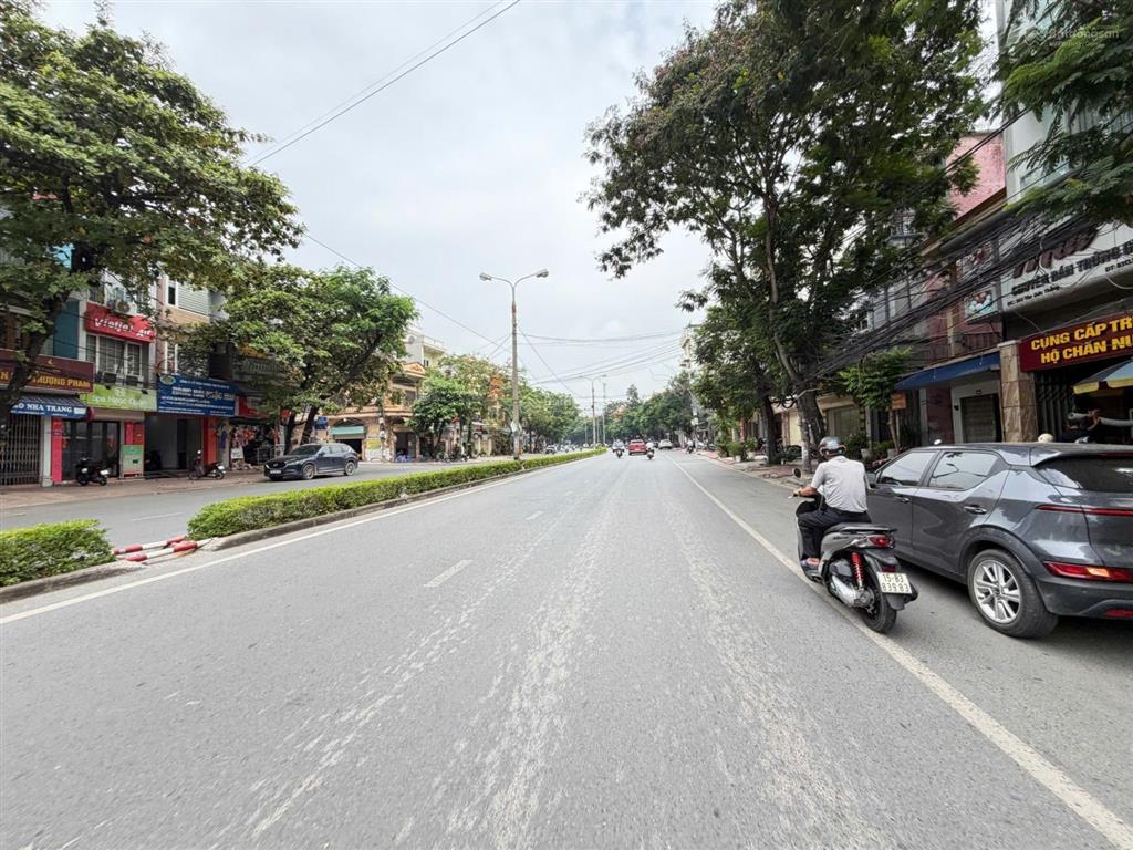 Bán lô đất vị trí đẹp ở đương đại lô tôn đức thắng ngay gần cầu an dương. kinh doanh buôn bán tốt