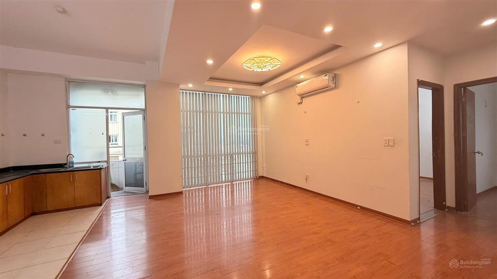 Cho thuê tại tòa nhà licogi 12  đại từ 110m2 3 ngủ 2wc đủ đồ giá chỉ 12tr.  0382 560 ***