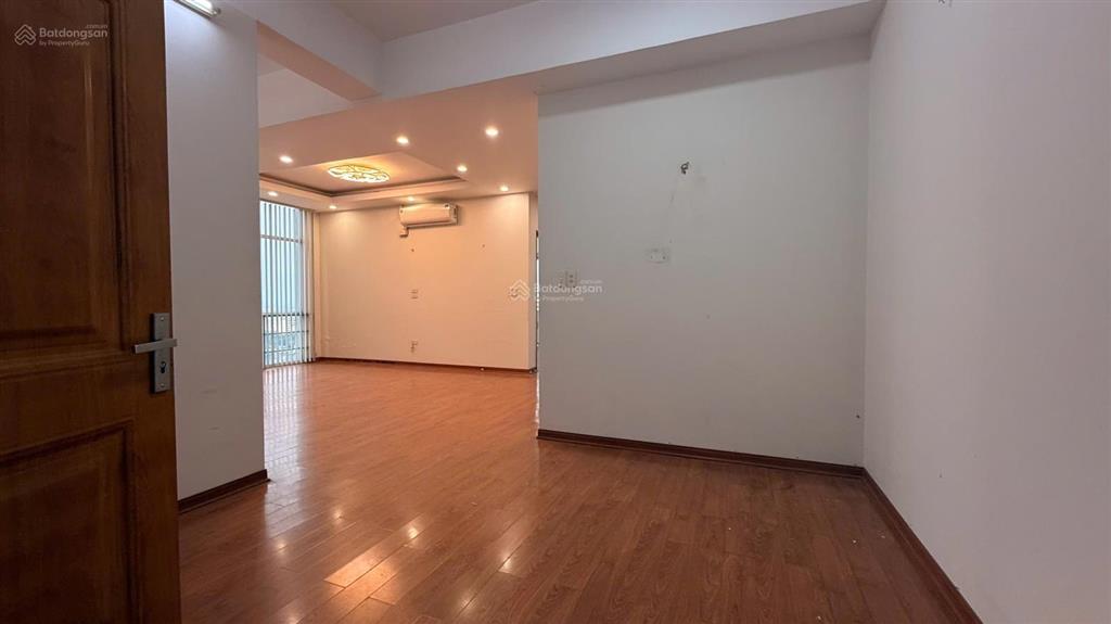 Cho thuê tại tòa nhà licogi 12  đại từ 110m2 3 ngủ 2wc đủ đồ giá chỉ 12tr.  0382 560 ***