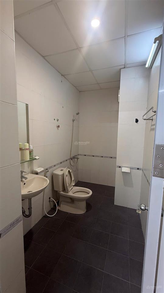 Cho thuê tại tòa nhà licogi 12  đại từ 110m2 3 ngủ 2wc đủ đồ giá chỉ 12tr.  0382 560 ***