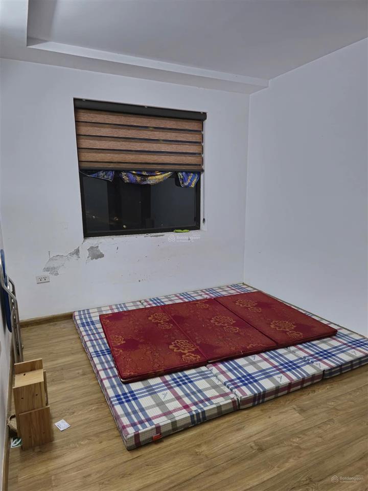 Bán căn hộ chung cư 2 ngủ kđt việt hưng. 75m2, sẵn sổ