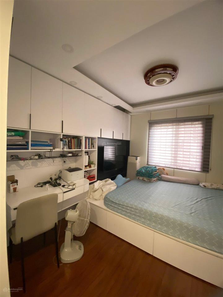 Bán căn hộ kdt việt hưng hà nội.  0983 957 ***