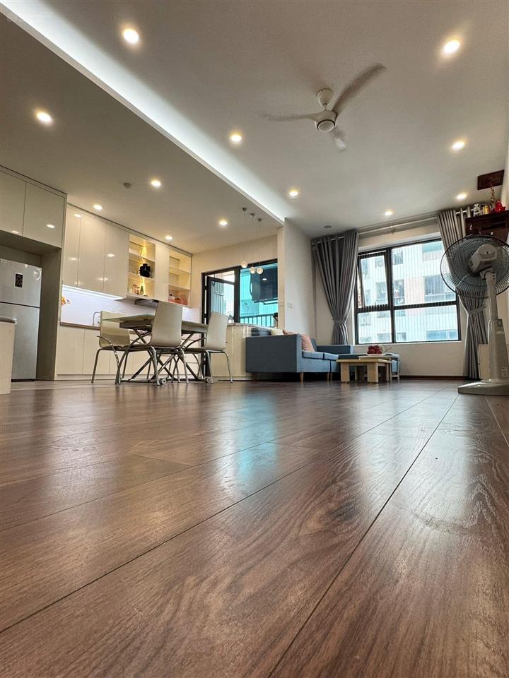 Cho thuê căn hộ cao cấp kdt việt hưng, 80m2, đủ đồ , 3pn.  0983 957 ***