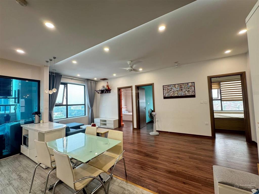 Cho thuê căn hộ cao cấp kdt việt hưng, 80m2, đủ đồ , 3pn.  0983 957 ***