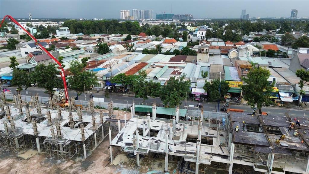 Bán nhà mặt phố 1 trệt 2 lầu ngay chợ hoà phú chỉ 3,6 tỷ dtsd 179m2 thuê lại 15 triệu/tháng