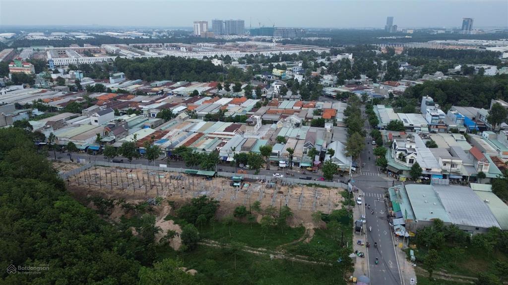 Shophouse 3pn, 3wc, dtxd 179m2 mặt tiền kinh doanh ngay chợ hòa phú cho thuê 15tr/tháng.