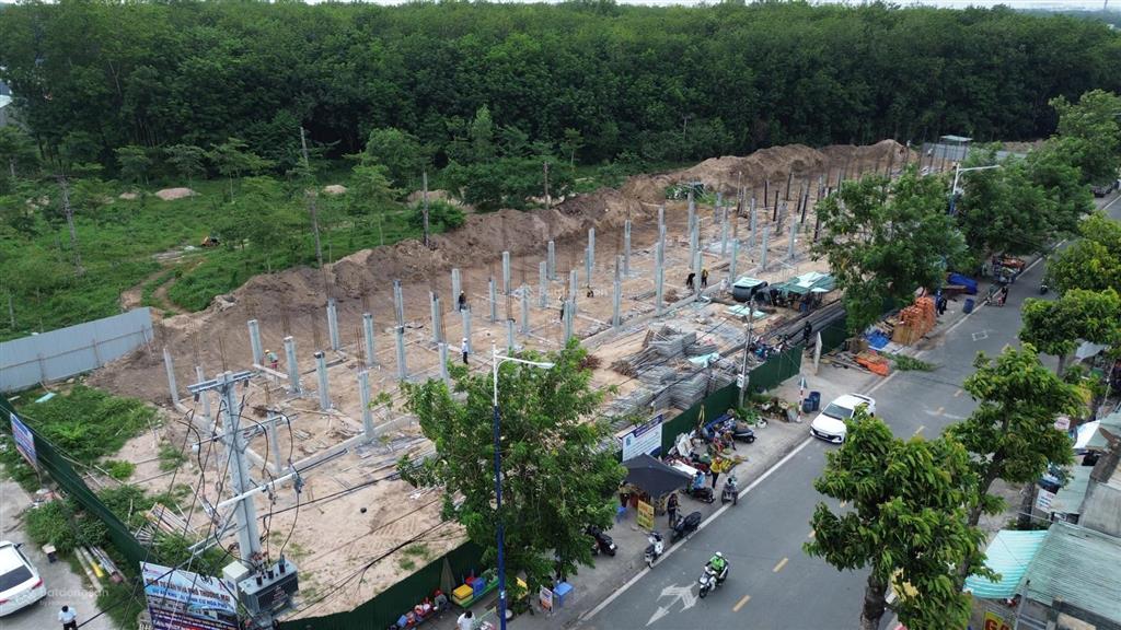 Shophouse 3pn, 3wc, dtxd 179m2 mặt tiền kinh doanh ngay chợ hòa phú cho thuê 15tr/tháng.
