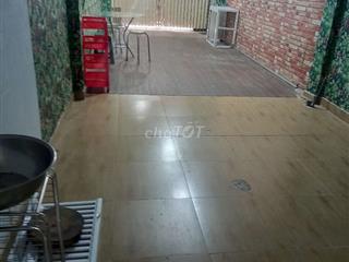 mặt tiền dân cư đông đúc