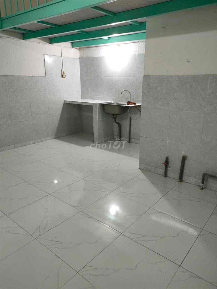 PHÒNG TRỌ BÌNH DÂN CẠNH ĐƯỜNG RAY XE LỬA F13 BÌNH THẠNH