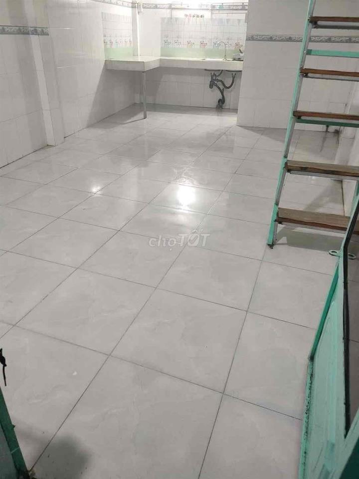 PHÒNG TRỌ BÌNH DÂN CẠNH ĐƯỜNG RAY XE LỬA F13 BÌNH THẠNH