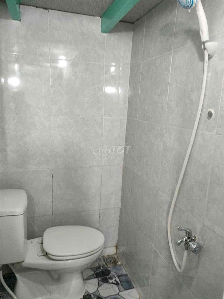 PHÒNG TRỌ BÌNH DÂN CẠNH ĐƯỜNG RAY XE LỬA F13 BÌNH THẠNH