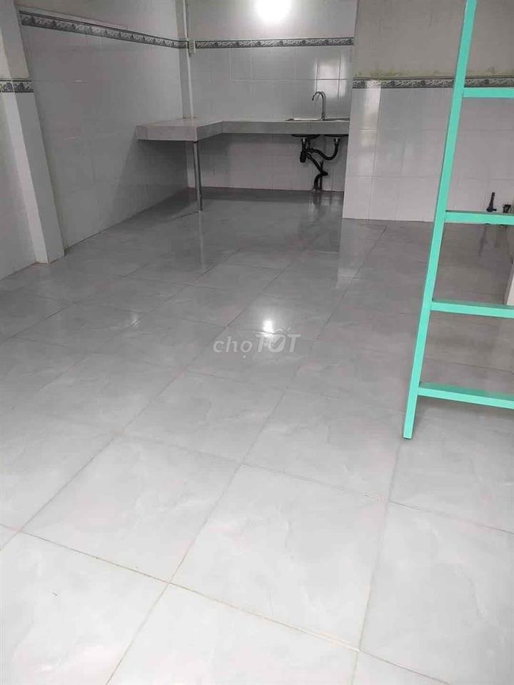 PHÒNG TRỌ BÌNH DÂN CẠNH ĐƯỜNG RAY XE LỬA F13 BÌNH THẠNH