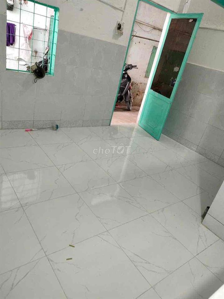 PHÒNG TRỌ BÌNH DÂN CẠNH ĐƯỜNG RAY XE LỬA F13 BÌNH THẠNH