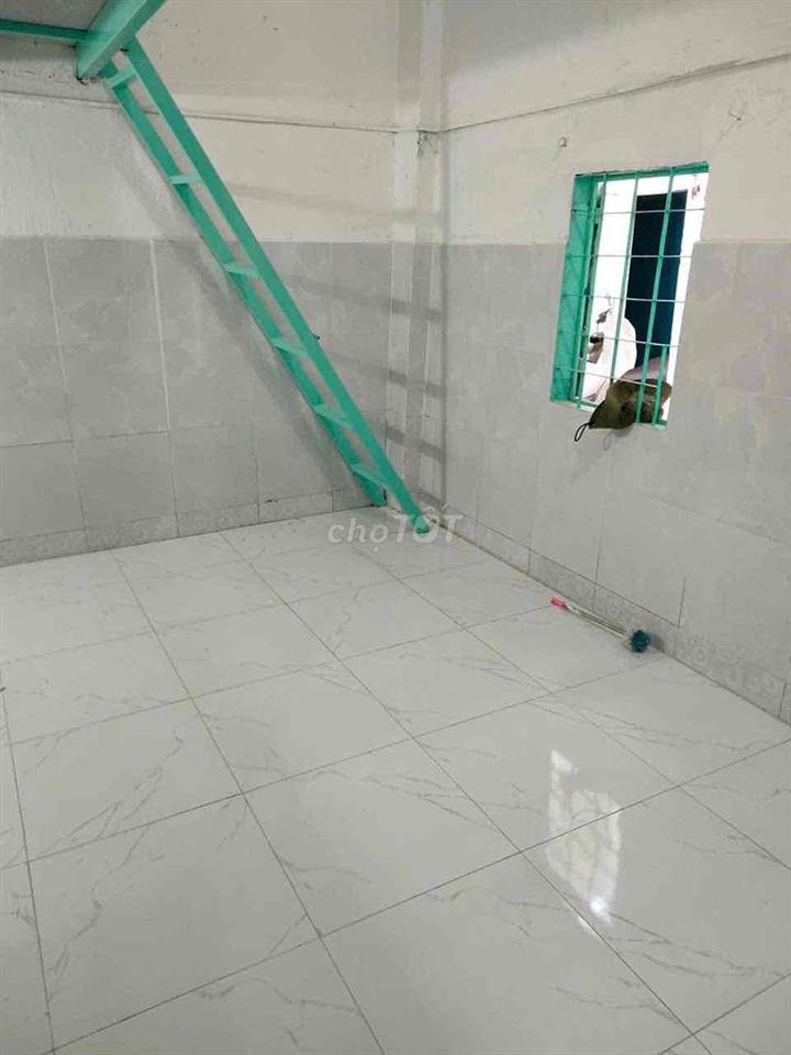 PHÒNG TRỌ BÌNH DÂN CẠNH ĐƯỜNG RAY XE LỬA F13 BÌNH THẠNH