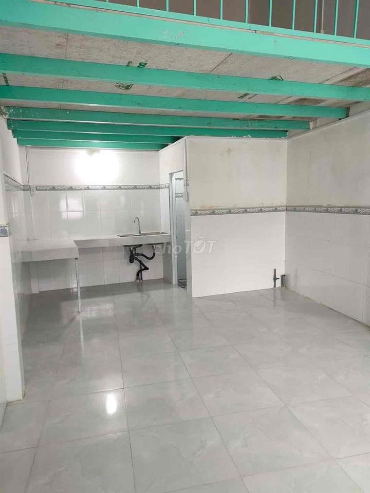 PHÒNG TRỌ BÌNH DÂN CẠNH ĐƯỜNG RAY XE LỬA F13 BÌNH THẠNH