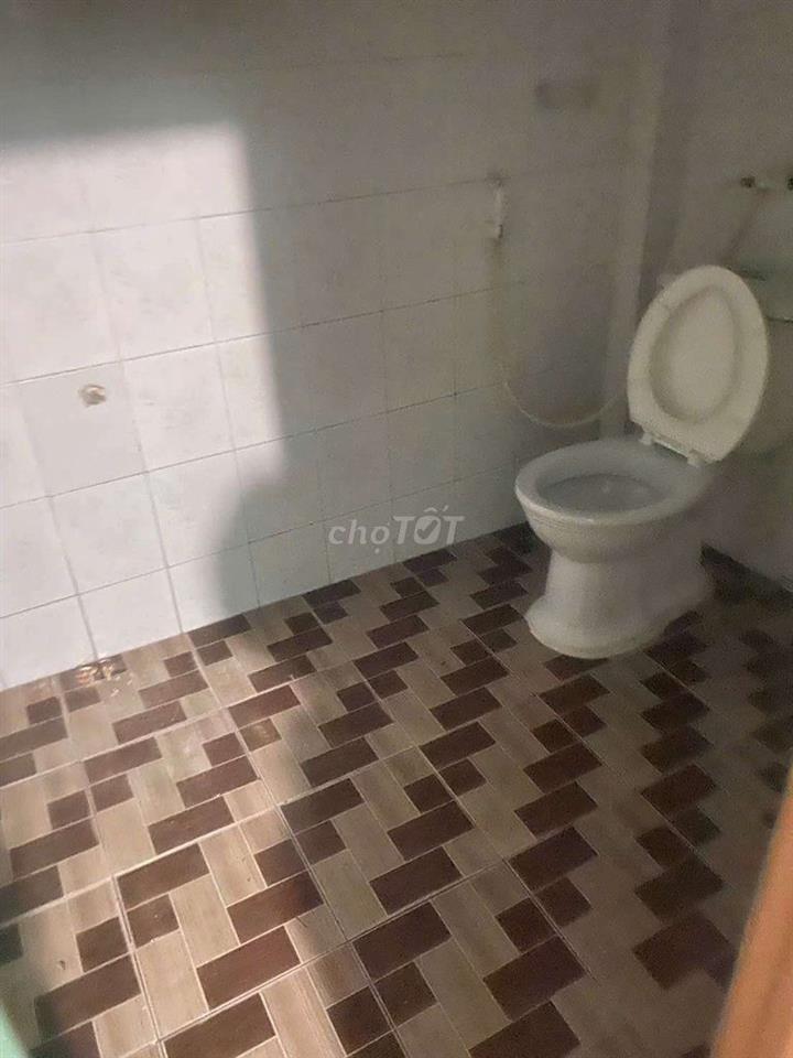 nhà ở dt 4 x 8 trống suốt 