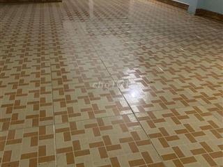 nhà ở dt 4 x 8 trống suốt 