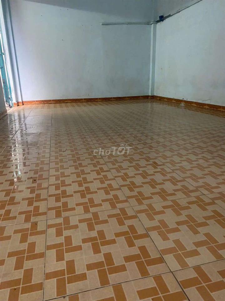 nhà ở dt 4 x 8 trống suốt 