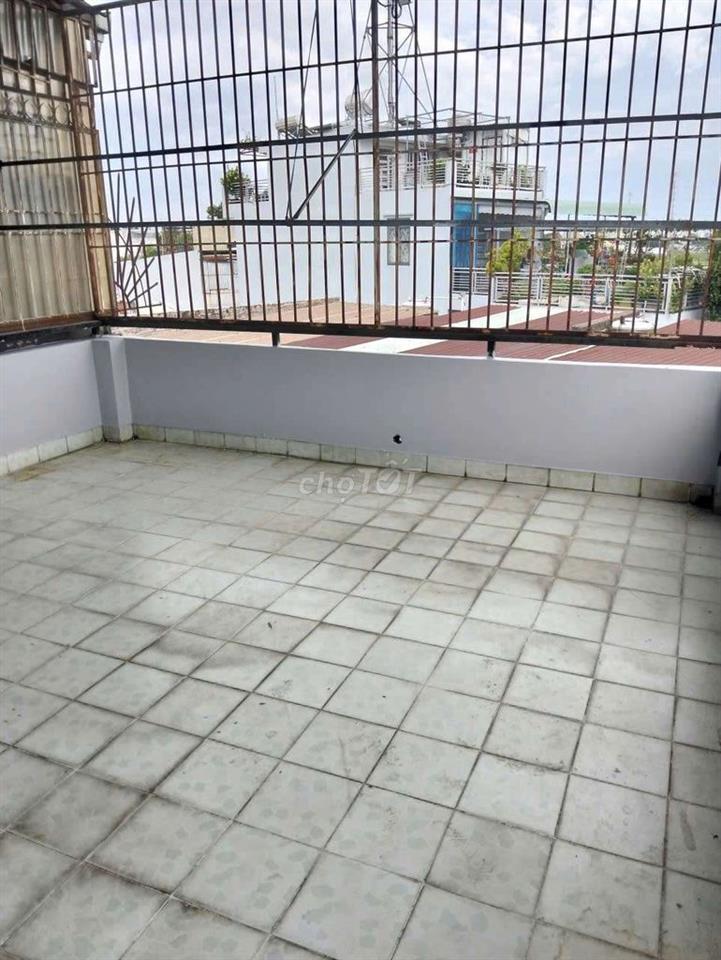 nhà dt4,5 x20 trệt 2 lầu mặt tiền kinh doanh 