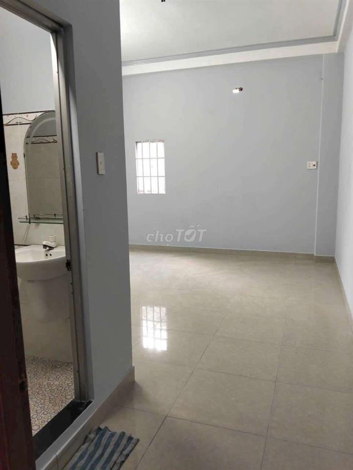 nhà dt4,5 x20 trệt 2 lầu mặt tiền kinh doanh 