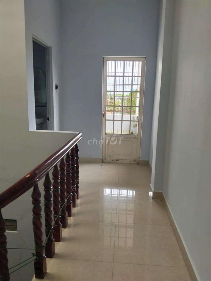 nhà dt4,5 x20 trệt 2 lầu mặt tiền kinh doanh 