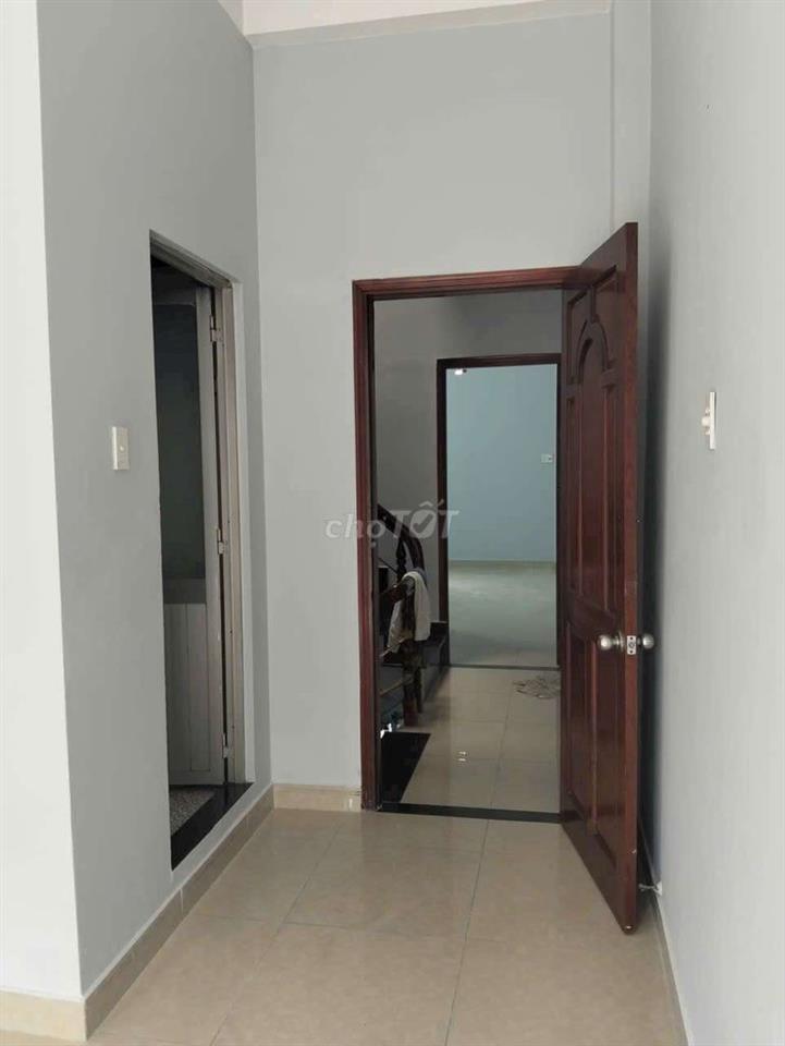 nhà dt4,5 x20 trệt 2 lầu mặt tiền kinh doanh 