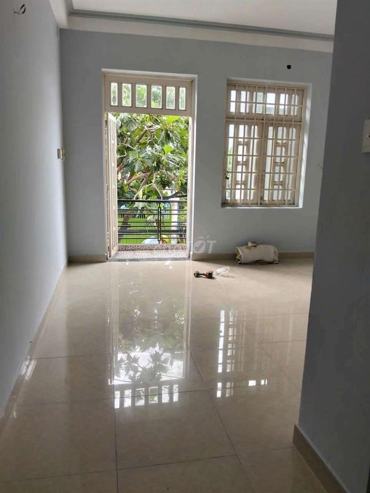nhà dt4,5 x20 trệt 2 lầu mặt tiền kinh doanh 