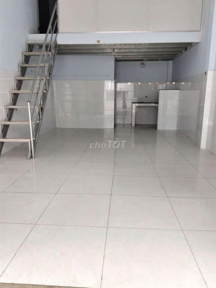 Nhà mặt tiền trệt lửng 4*12 có sân tiện KD