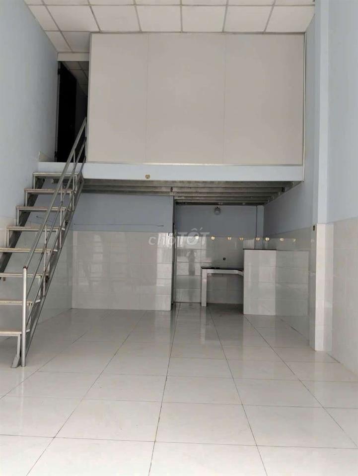 Nhà mặt tiền trệt lửng 4*12 có sân tiện KD