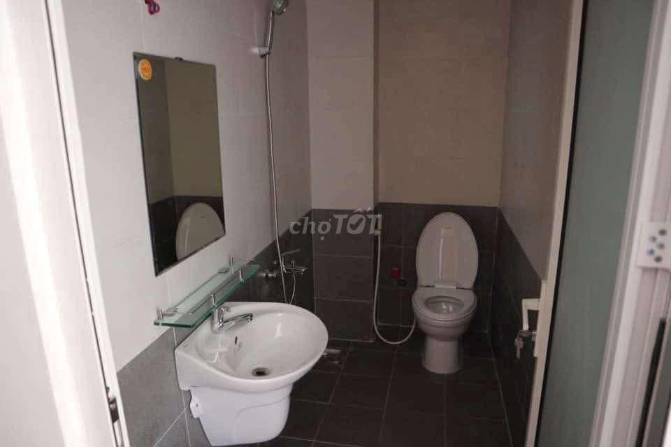 nhà.3 lầu 4pn 5 vs.nhà.mt phố