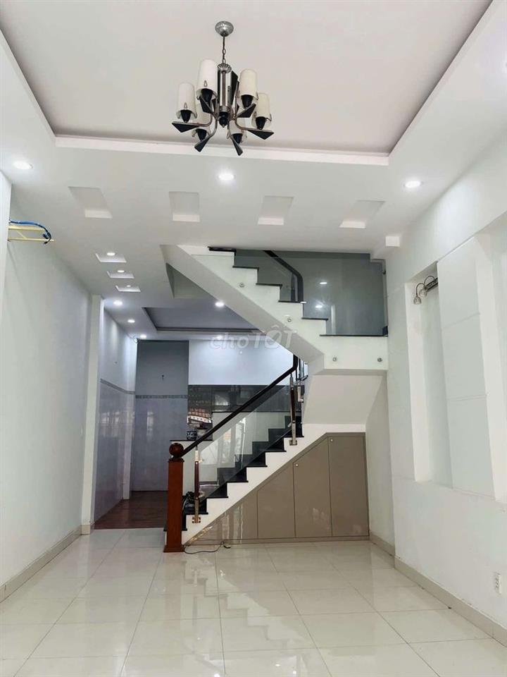 nhà.3 lầu 4pn 5 vs.nhà.mt phố