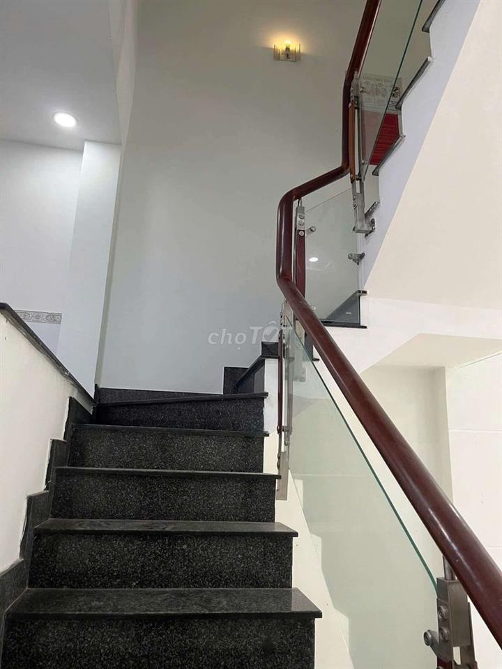 nhà.3 lầu 4pn 5 vs.nhà.mt phố