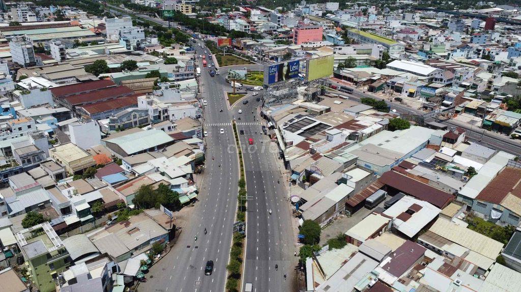 vị trí vàng ngay vòng xoay an lạc 位置优越，带储物空间的房子