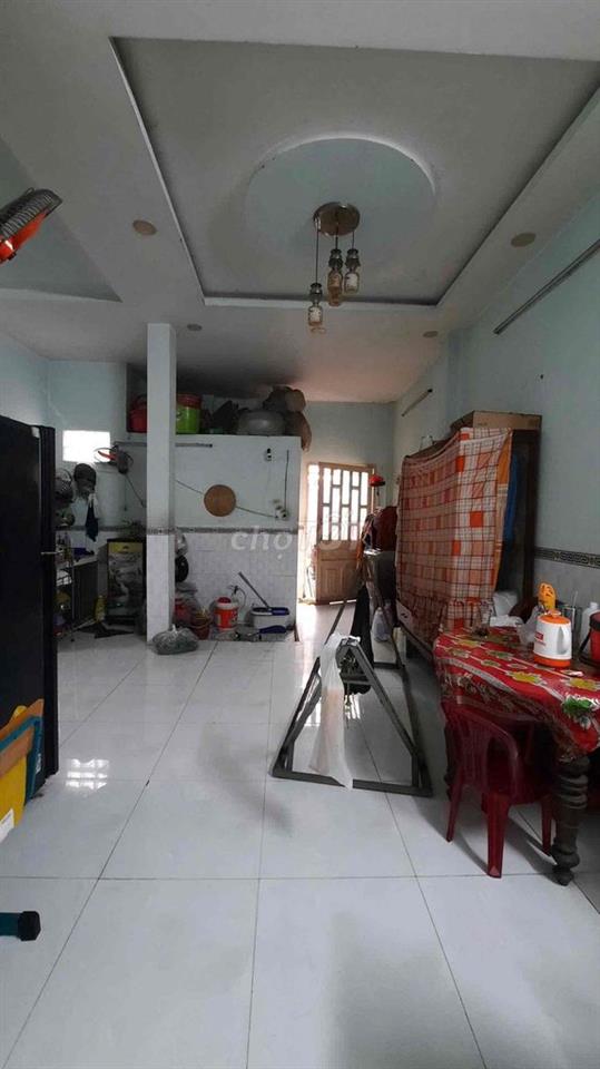 vị trí vàng ngay vòng xoay an lạc 位置优越，带储物空间的房子
