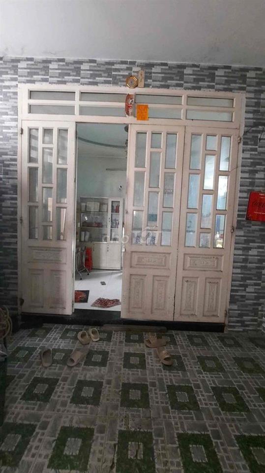 vị trí vàng ngay vòng xoay an lạc 位置优越，带储物空间的房子