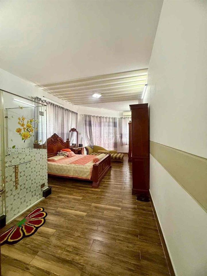 nhà góc 2 MT 街角房屋，有两个临街面