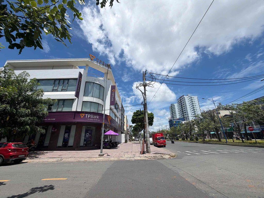 CHO THUÊ TOÀ NHÀ GÓC 2 MT 街角建筑出租，有两个临街面。