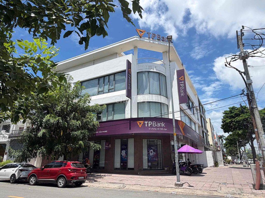 CHO THUÊ TOÀ NHÀ GÓC 2 MT 街角建筑出租，有两个临街面。