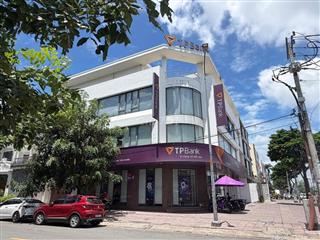 CHO THUÊ TOÀ NHÀ GÓC 2 MT 街角建筑出租，有两个临街面。