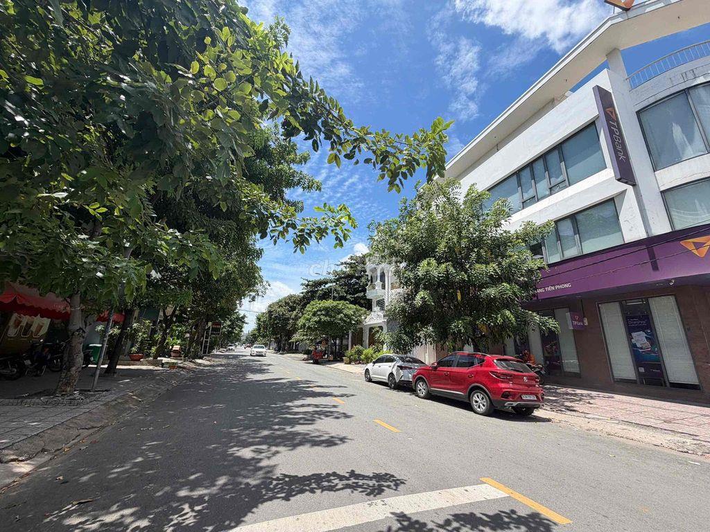 CHO THUÊ TOÀ NHÀ GÓC 2 MT 街角建筑出租，有两个临街面。