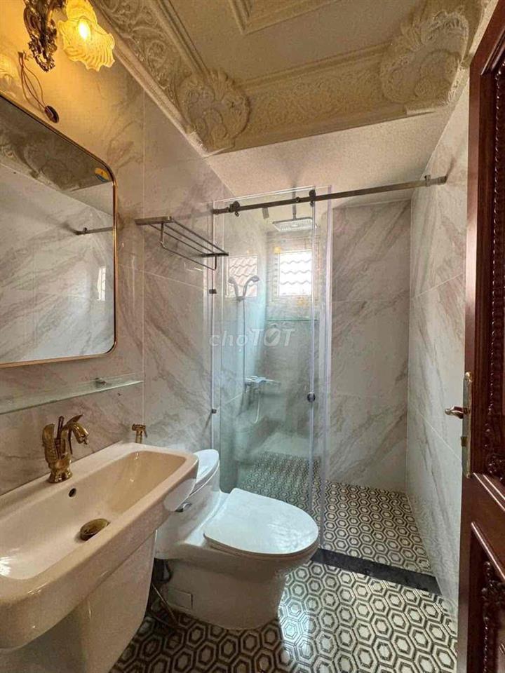 Biệt Thự Tên Lửa 10x20 / Hầm, 4 Tầng, Thang Máy, Full Nội Thất Cao Câp