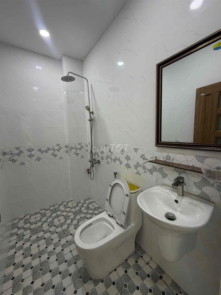 NHÀ 2 MẶT TIỀN TRƯỚC SAU