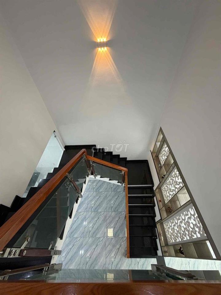 NHÀ 2 MẶT TIỀN TRƯỚC SAU