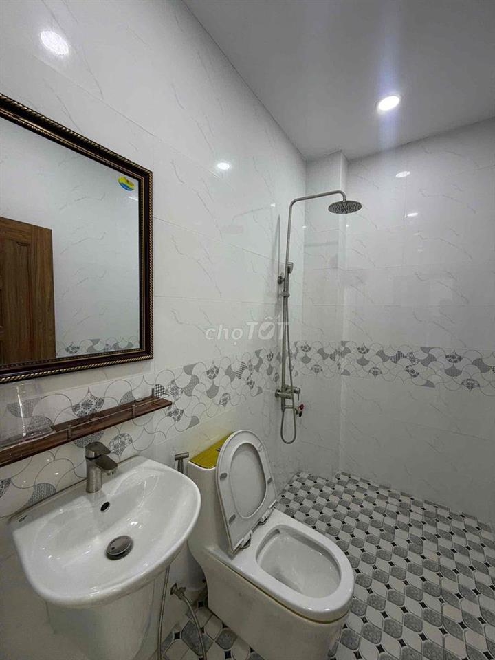 NHÀ 2 MẶT TIỀN TRƯỚC SAU