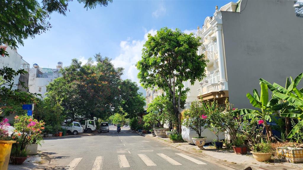 Bán nhà dt 5x17m  1 trệt 3 lầu  sổ hồng
