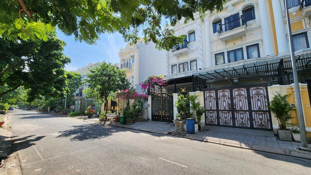 Bán nhà dt 5x17m  1 trệt 3 lầu  sổ hồng