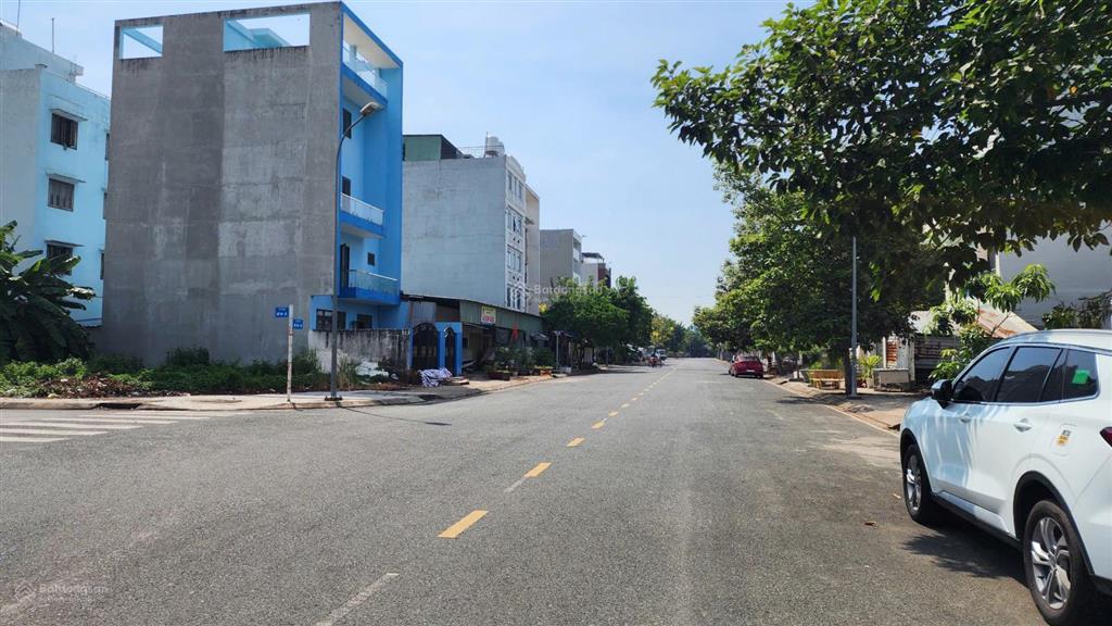 Lô đất dt 6x20m đường trước nhà 48m  kđt cát lái  sổ đỏ