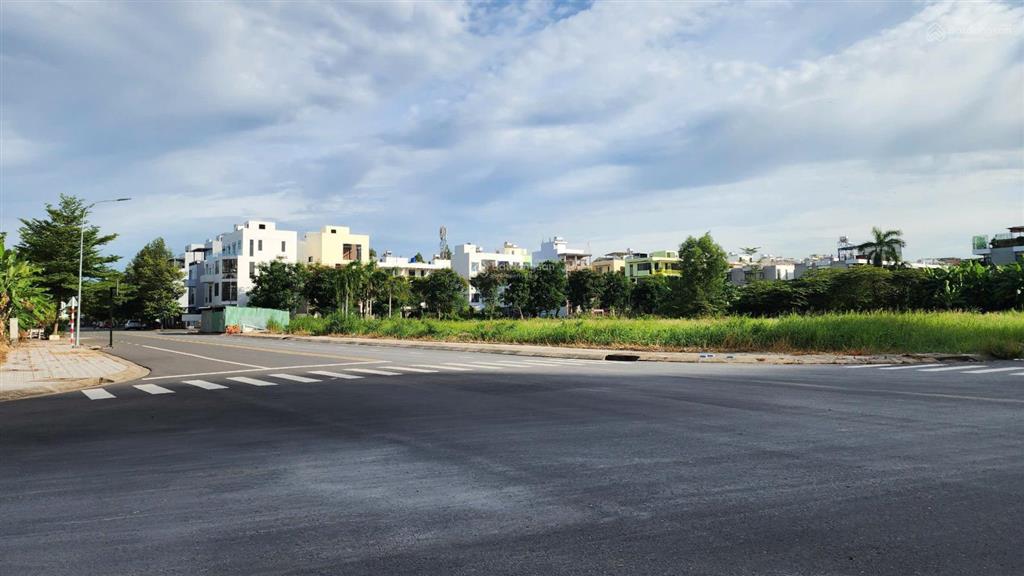 Lô đất dt 6x20m đường trước nhà 48m  kđt cát lái  sổ đỏ