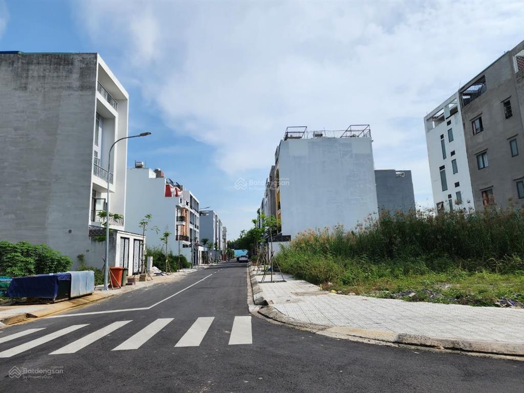 Lô đất đẹp dt 5x20m  giá cũng hơi ổn  sổ đỏ công chứng ngay