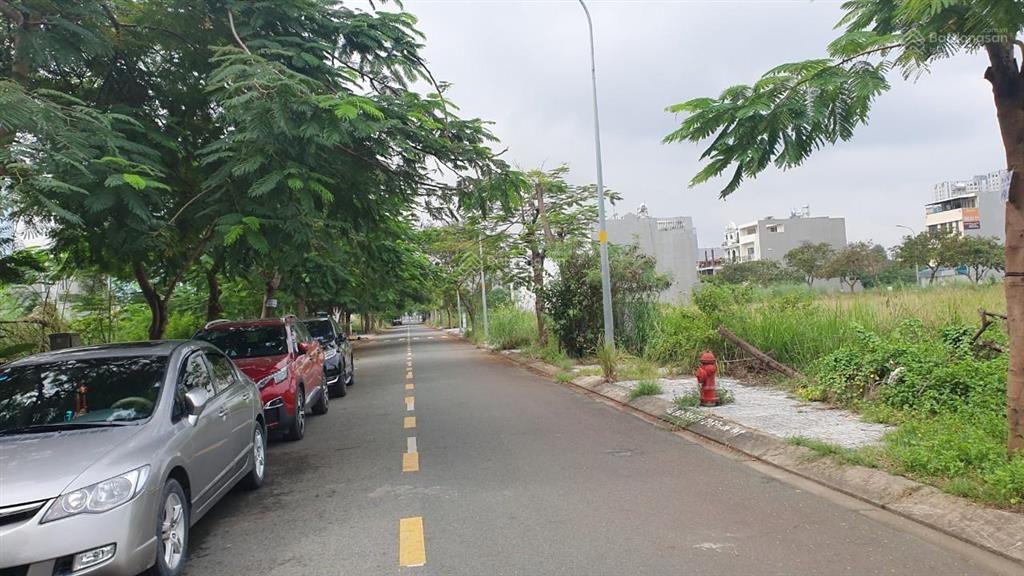 Lô đất đẹp dt 5x20m  giá cũng hơi ổn  sổ đỏ công chứng ngay